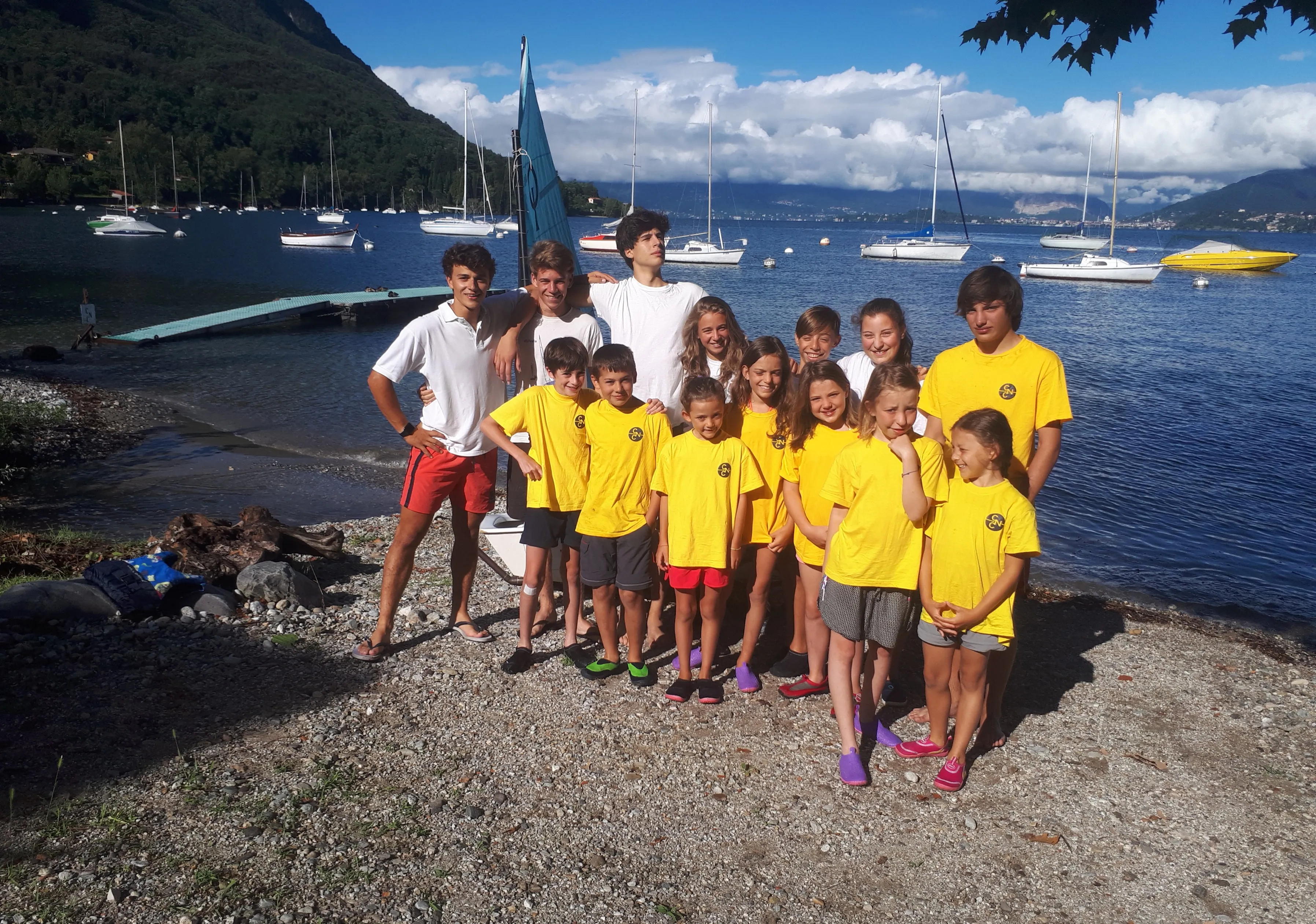 Gruppo di giovani velisti